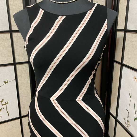 White House Black Market Bodycon Dress with wavy lines - Picture 3 of 8
